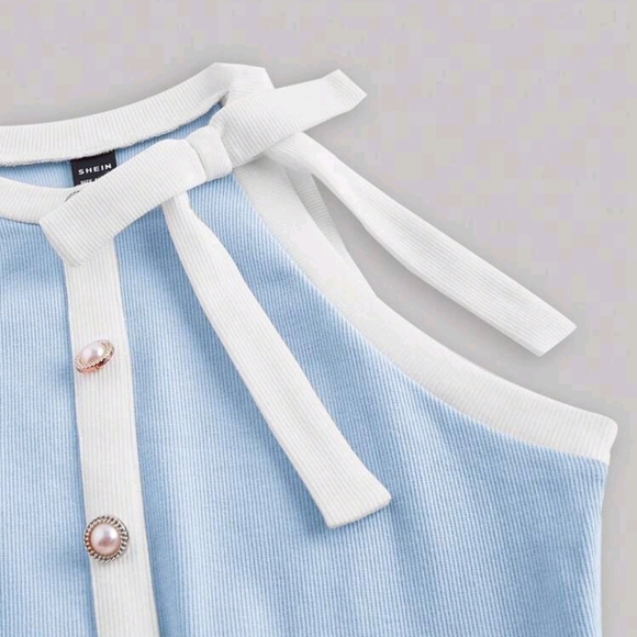 MOD Women's Color-Blocked Halter Top With Front Buckle Decoration And Rim - Picture 3 of 4